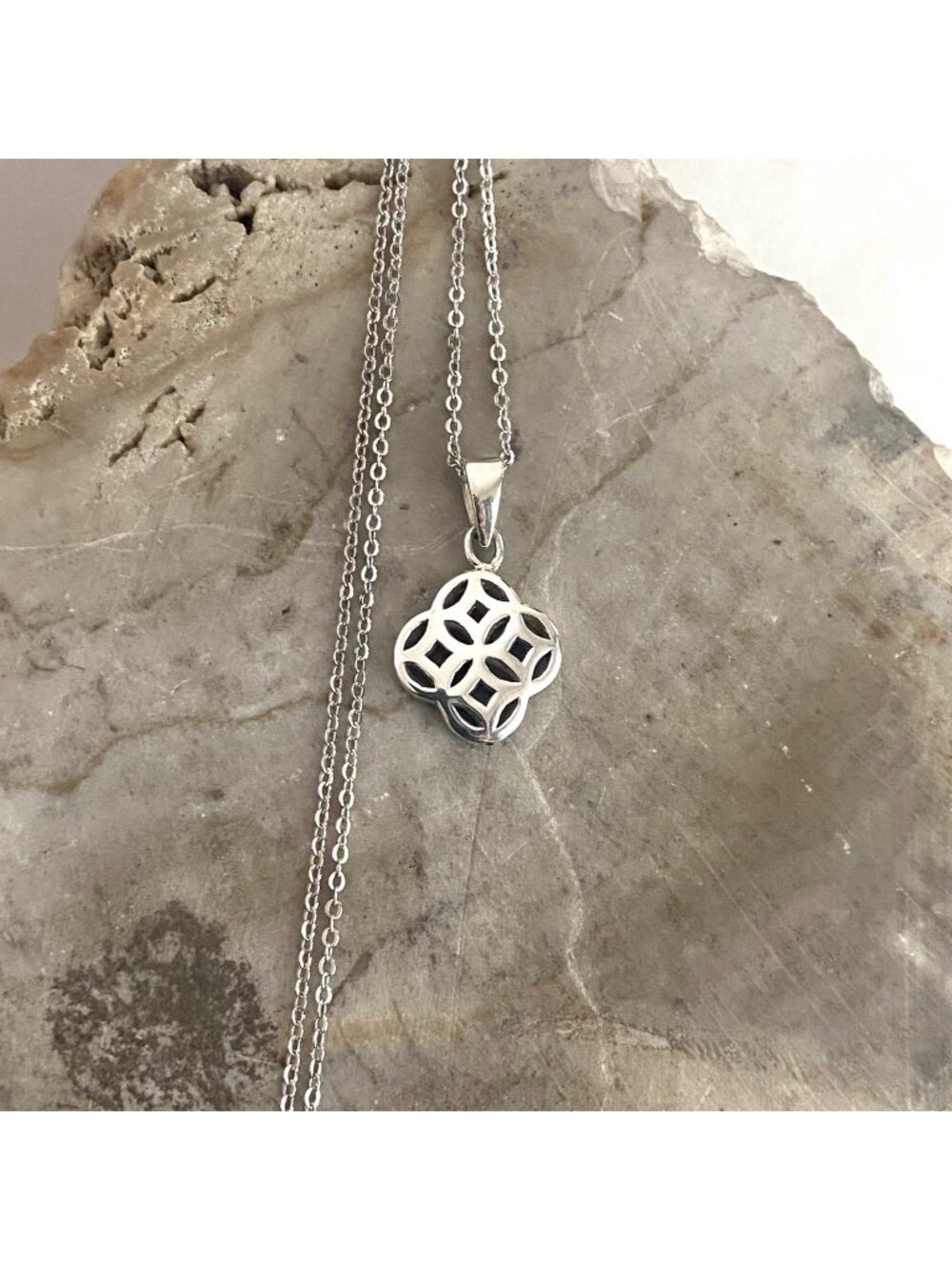 Sterling Silver 925 Pierced Clover Geometric Pendant Necklace 18" Cable Chain